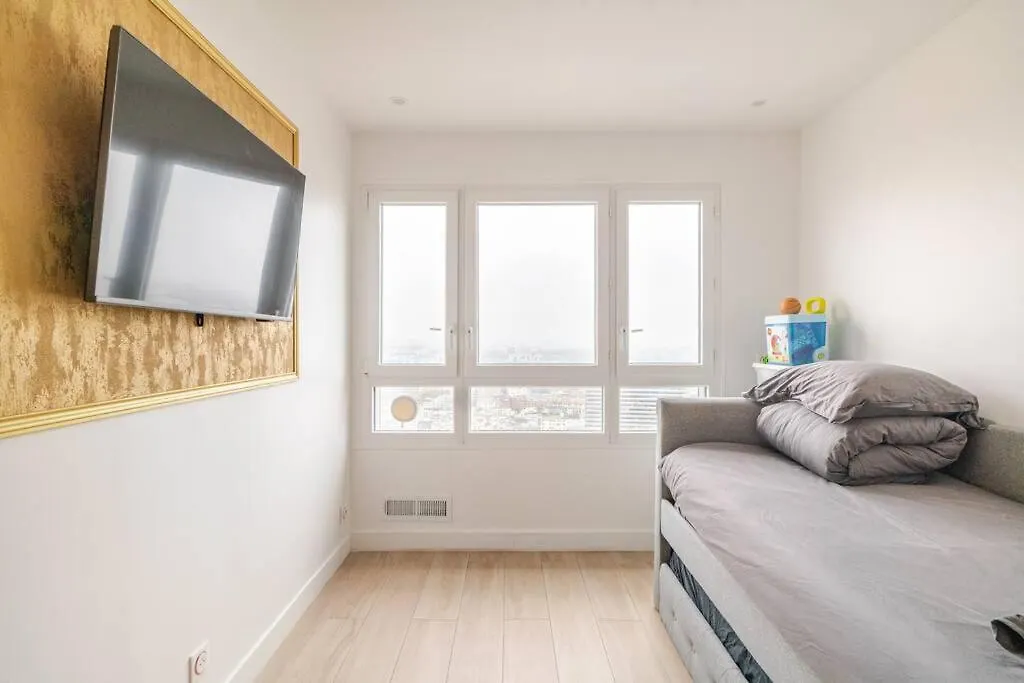 Nice Apartment With Amazing View Of Paris With Private Parking