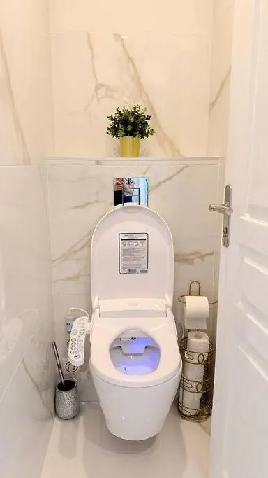 Nice Apartment With Amazing View Of Paris With Private Parking