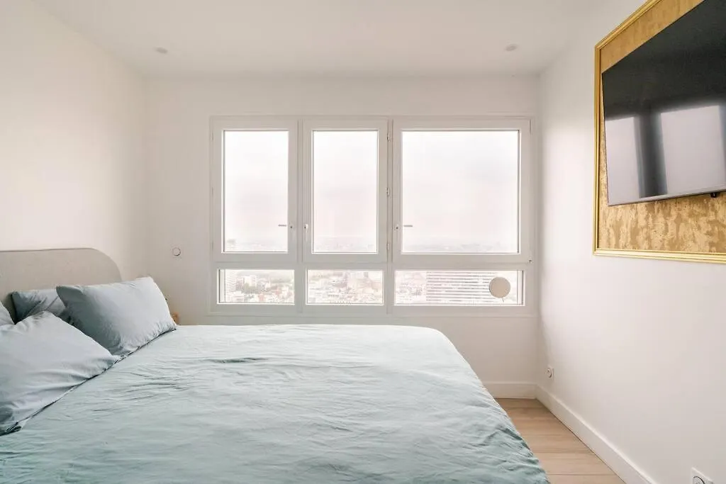 Nice Apartment With Amazing View Of Paris With Private Parking