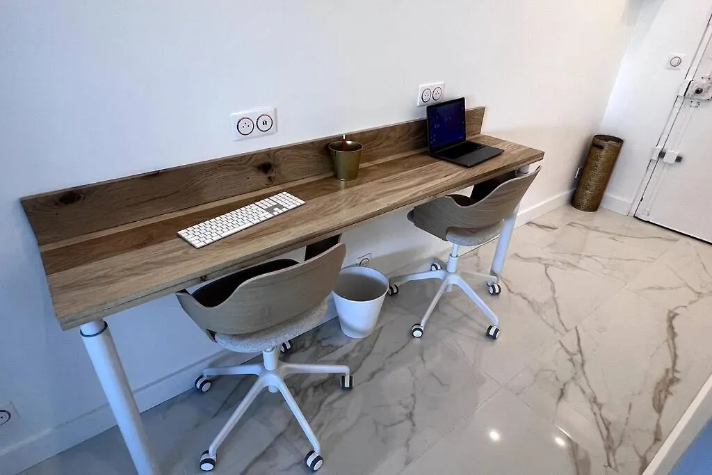 Nice Apartment With Amazing View Of Paris With Private Parking